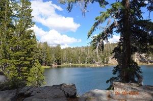 lac dans la Sierra Nevada